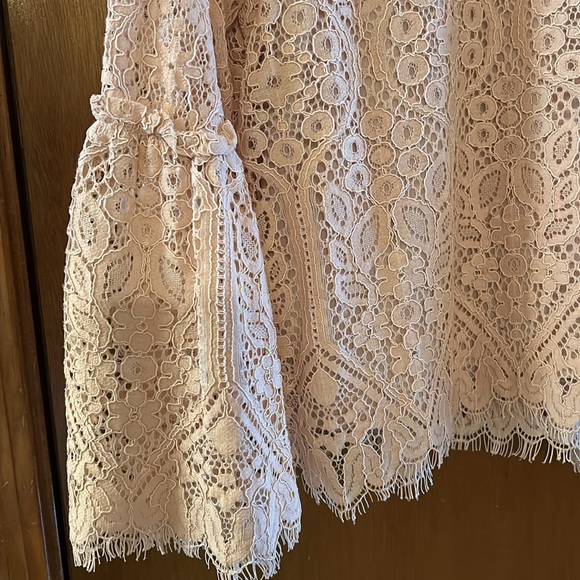 Soft pink lace blouse - Picture 2 of 7